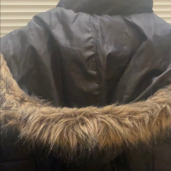 BOGO!!! Women Guess Long Quilted Coat - Picture 4 of 9